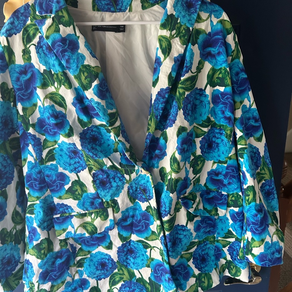 New York & Company Blue Floral Blazer